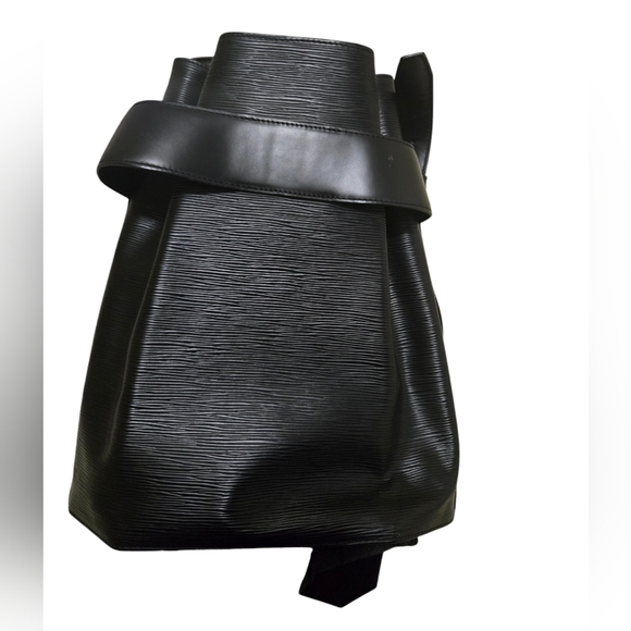 $2000 Authentic LOUIS VUITTON Epi Sac D'Epaule in Black. - Picture 13 of 17